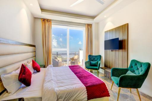 LUXE RESORTS - CENTRALLY HEATED AIR CONDITIONED HOTEL in THE HEART OF KASAULI - Housity