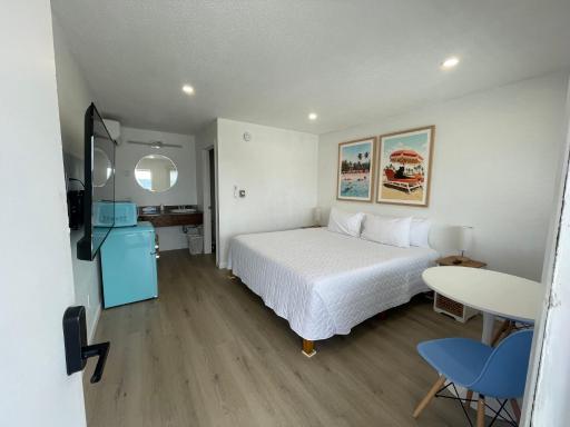 Single King Room - Housity