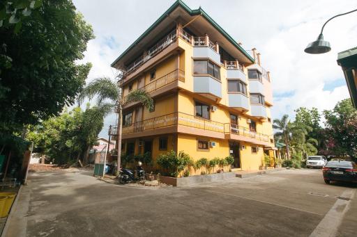 RedDoorz @ Farm Side Hotel Laoag City - Housity