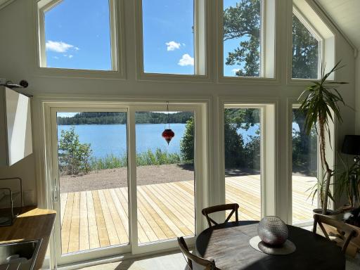 Newly built cottage located on lake plot next to Lake Flaten outside Virserum - Housity
