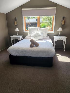 Montrose Barn House - Housity