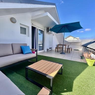 Saint-leu Réunion centre ville T3 Duplex meublé - Housity