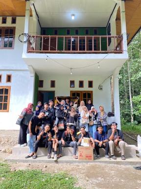 Sugi House Toraja - Penginapan Villa Harian Keluarga -Muat 20 orang - Housity