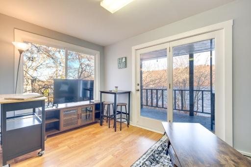Cozy Water-View Apt in the Heart of Downtown! - Housity