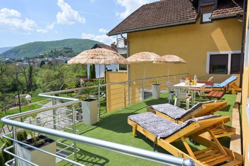 Lola's House - Housity