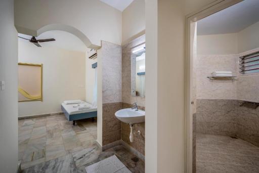 Hotel Sadhabishegam - Housity