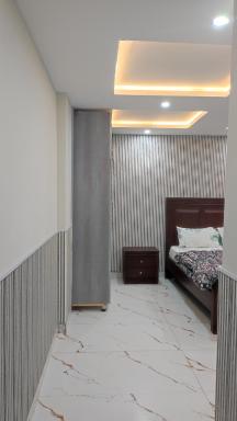 Holiday Inn Suite's - Housity