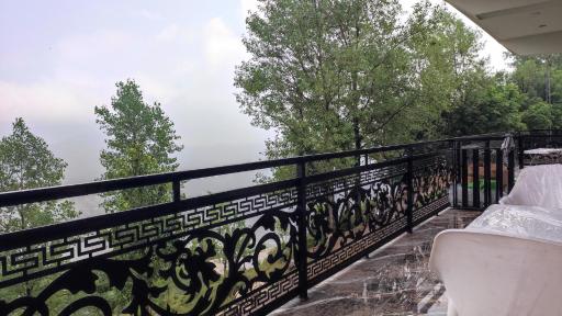 Holiday Inn Suite's - Housity