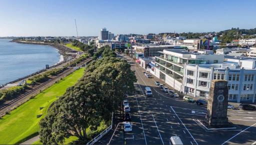 West End Precinct 2 Bedroom Apartment close to walkway and ocean - Housity
