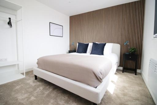 Bright 2BR Flat, Prime Location | WiFi - Housity