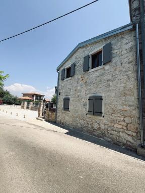 KORONSOVAC House with 4 Apartments - Hizvo