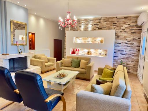 Villa Gomfoi Trikala - Smart Town BnB - Housity