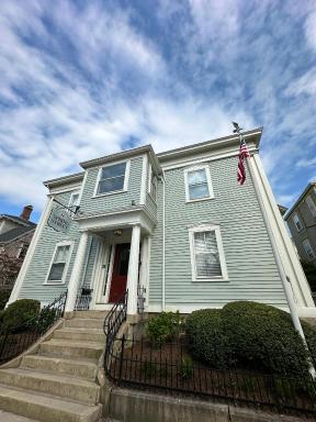 Entire Charming Victorian Home Downtown Newport - Housity