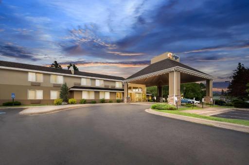 Comfort Inn West - Housity