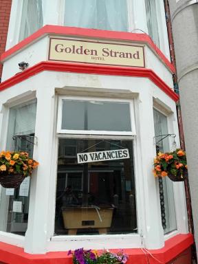 MyRoomz Golden Strand Hotel - Housity
