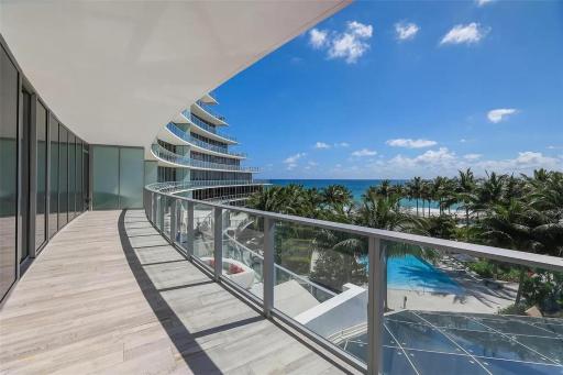 Bright Oceanfront Penthouse With Private Elevator - Housity
