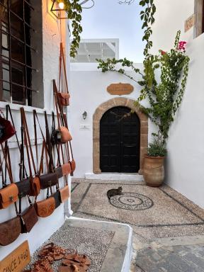 Elegant-Lindian Villa Marietta - Housity