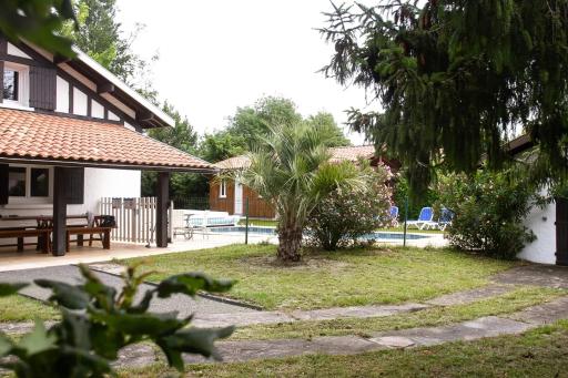 Villa spacieuse a Sainte Eulalie en Born terrasse piscine privee - Housity