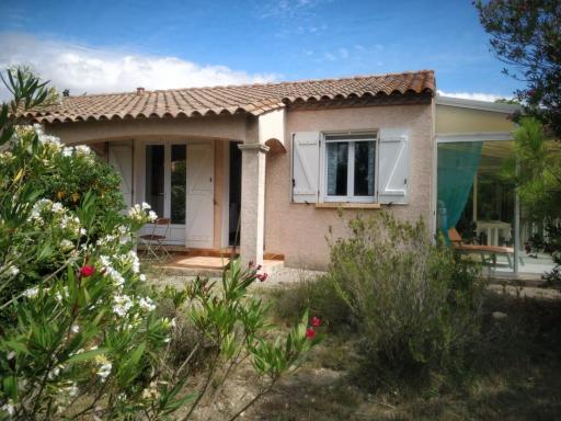 Maison provençale au calme dans son grand jardin - Housity
