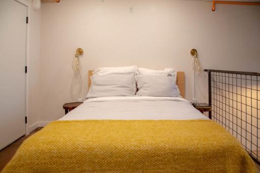 Reading Viaduct Loft, City Center, CONTACTLESS CHECK IN - Housity