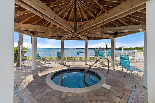 Travelers Paradise - Housity