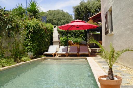 Chambre, terrasse et piscine de l'Impasse du Pressoir - Housity