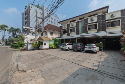 Urbanview Hotel Sakura Bandung - Housity