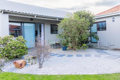 Three Small Trees - Housity