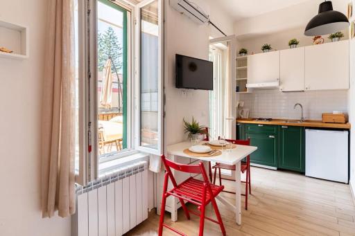 TheKeyStudio, Viva ITALIA con giardino, in 2 minuto dal mare - Housity