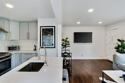 Pet Friendly Modern Home In The Heart Of Ferndale - Housity