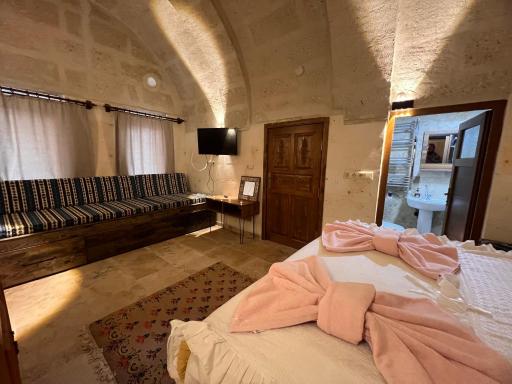 Uluyol Stone House - Housity