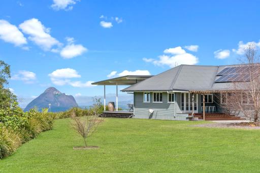 Hillside House at Bald Knob - Housity