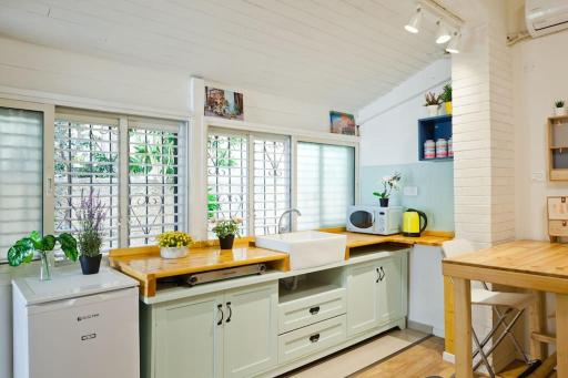 Stylish Studio Apt 2Min Walk To Beach - Housity