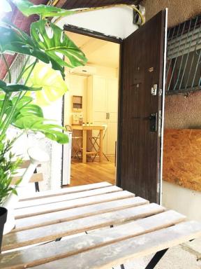 Stylish Studio Apt 2Min Walk To Beach - Housity