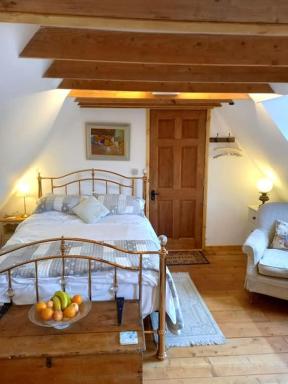 Rustic Retreat Guest Lodge - Housity