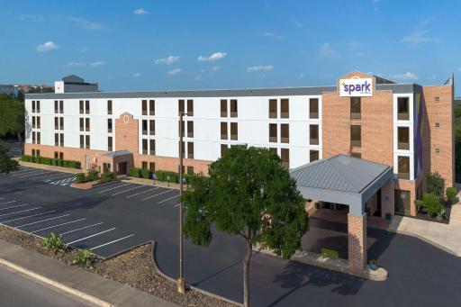 Spark By Hilton San Antonio Northwest Near Six Flags - Housity