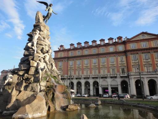 SWEET APT Piazza Statuto 9 Deluxe NEL PIENO CENTRO DI TORINO - Housity