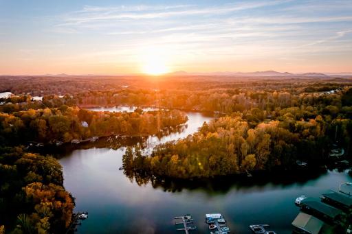 Halesford Harbour Resort - Smith Mountain Lake - Housity