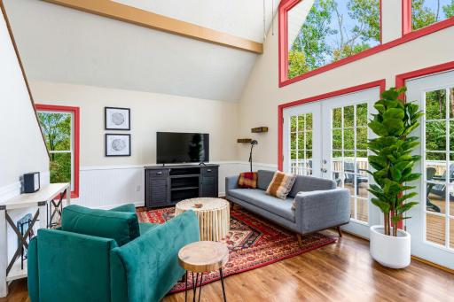 Hot Tub, Fire Pit, Deck, Grill, WiFi, Dog-Friendly - Housity