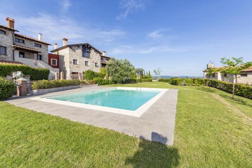 Le Acetaie With Shared Pool - Happy Rentals - Housity