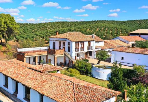 A 30 min del Puy de Fou y Toledo con piscina, bbcoa, AC, free Wifi, jardín, terraza con magníficas vistas - Housity
