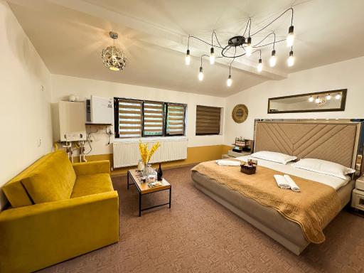 Golden Escape - Charming Studio in Prime Location - Housity