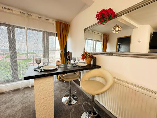 The Royal - Studio with Balcony & Panoramic View - Housity