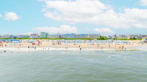La Mer Beachfront Resort - Housity