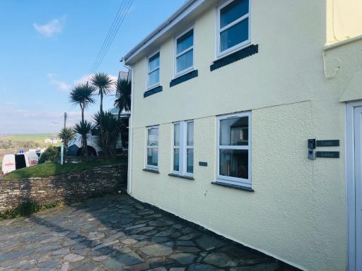 Bay House Lundy Port Isaac Apartment with Sea Views - Housity