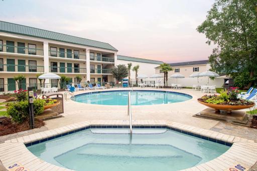 Econo Lodge Inn & Suites Foley-North Gulf Shores - Housity