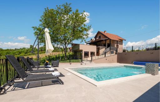2 Bedroom Cozy Home In Kobasicari - Housity