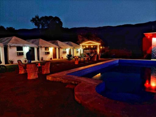 Super OYO Hotel O New Rock And Wood - Housity