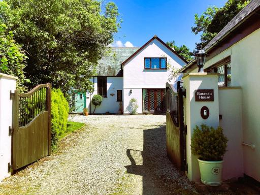 Bosvean House Bed & Breakfast - Housity