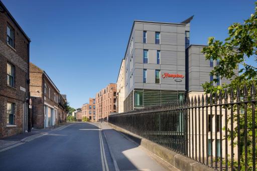 Hampton by Hilton York - Housity